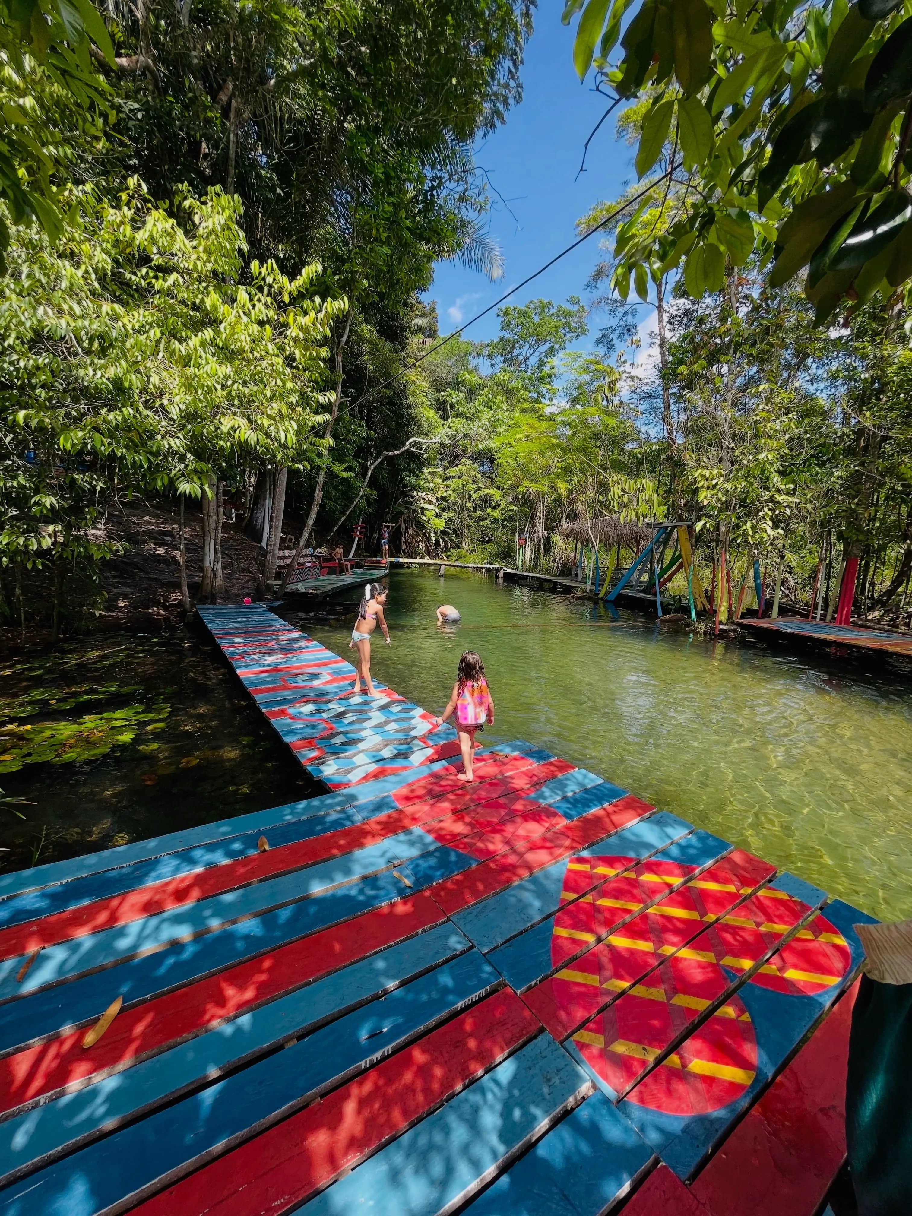 Piscina natural com águas cristalinas no Balneário Esperança – área de banho em Breu Branco, Pará